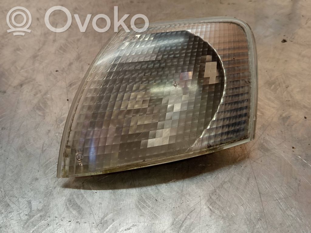 Volkswagen PASSAT B5 Kierunkowskaz przedni 