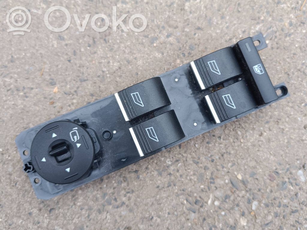 Ford Fiesta Przyciski szyb 