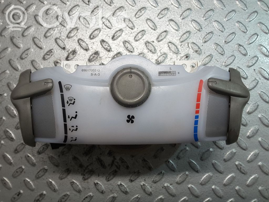Peugeot 107 Climate control unit 