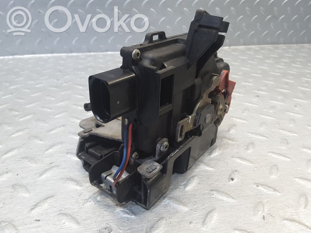 Audi A2 Priekšpusē slēdzene 
