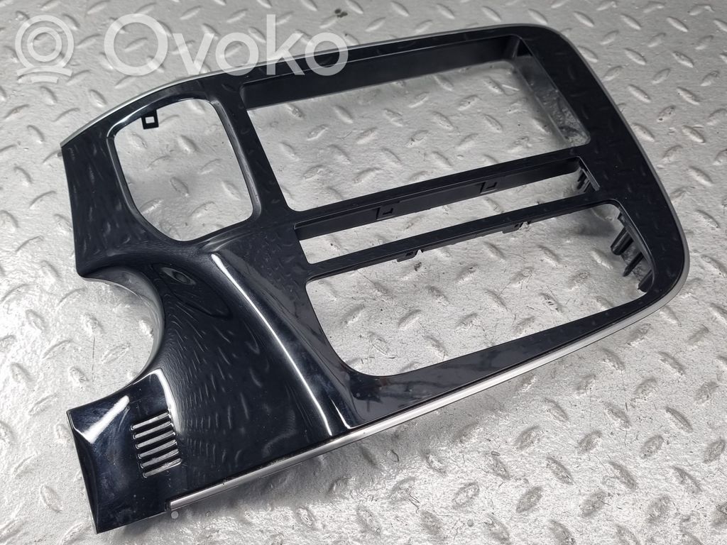 Mitsubishi Outlander Radio/GPS head unit trim 