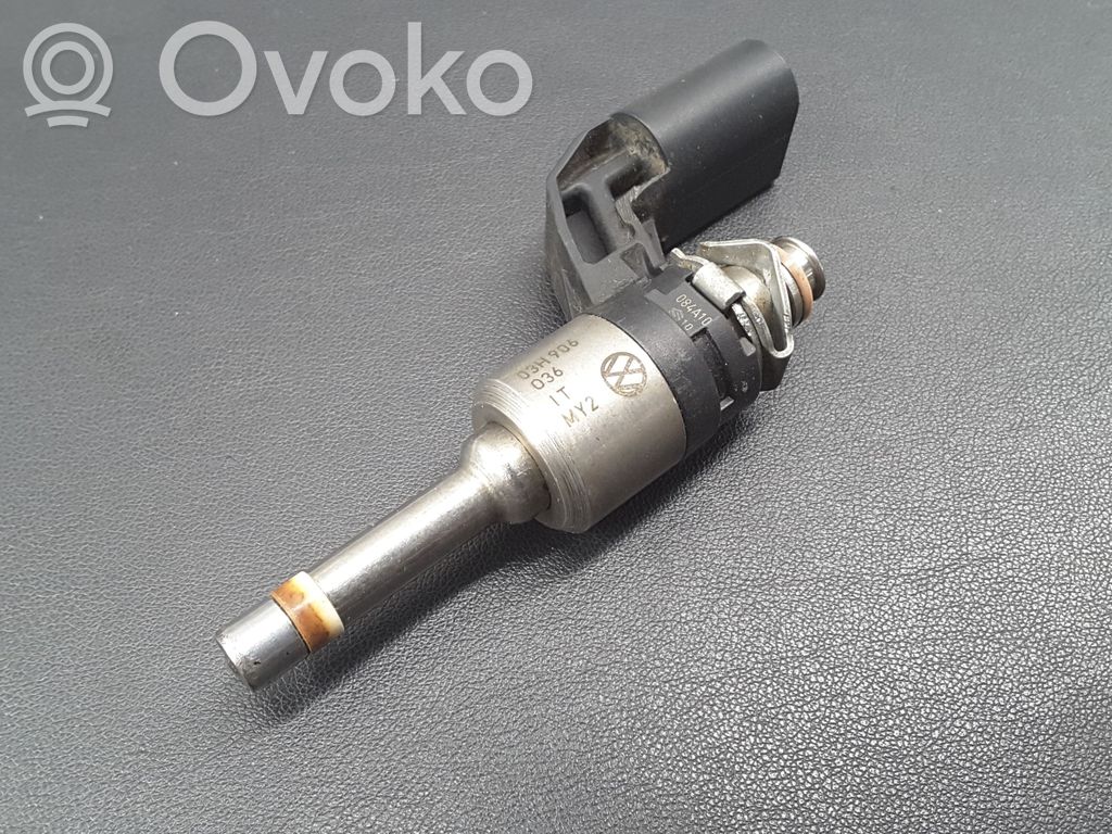 Volkswagen PASSAT CC Fuel injector 