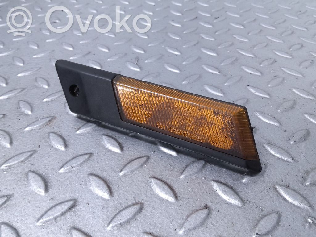 BMW 3 E30 Kierunkowskaz błotnika przedniego 