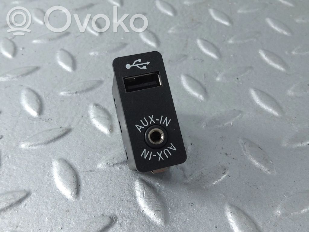 BMW 5 F10 F11 Gniazdo / Złącze USB 