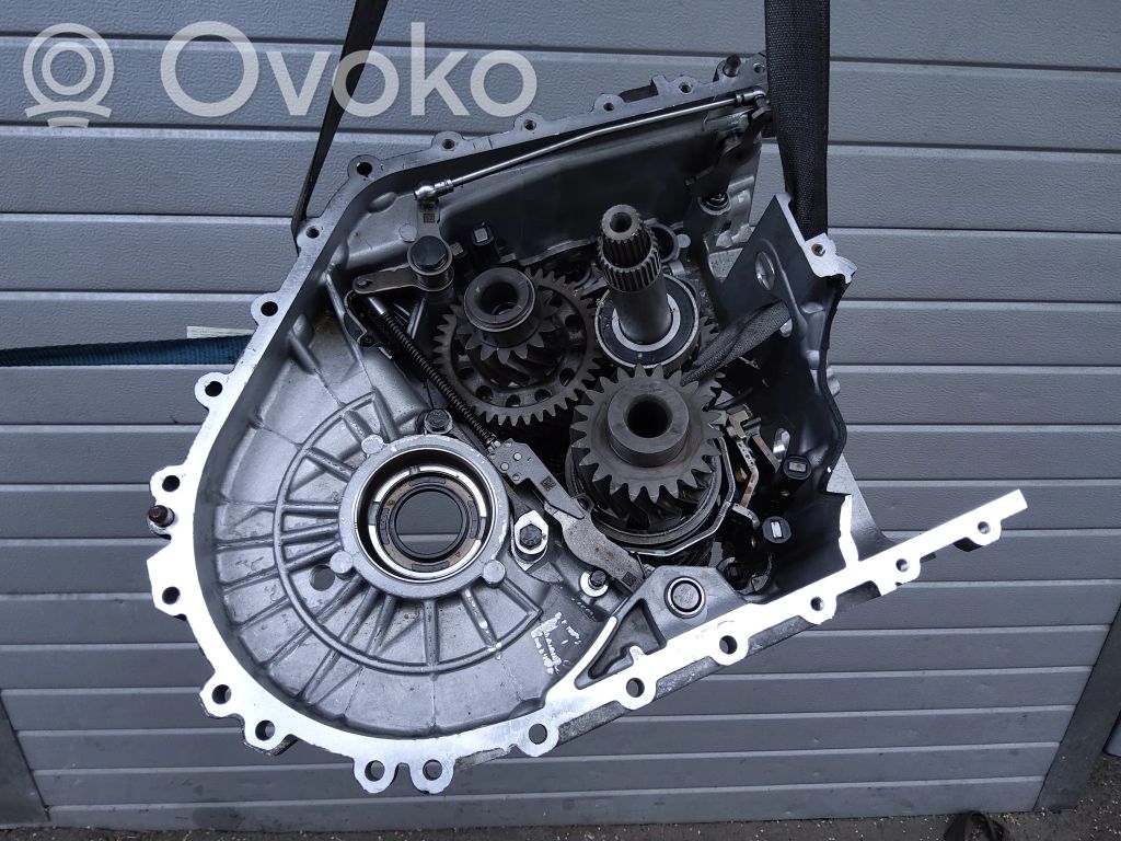 Volvo V60 Pavarų dėžės detalė 
