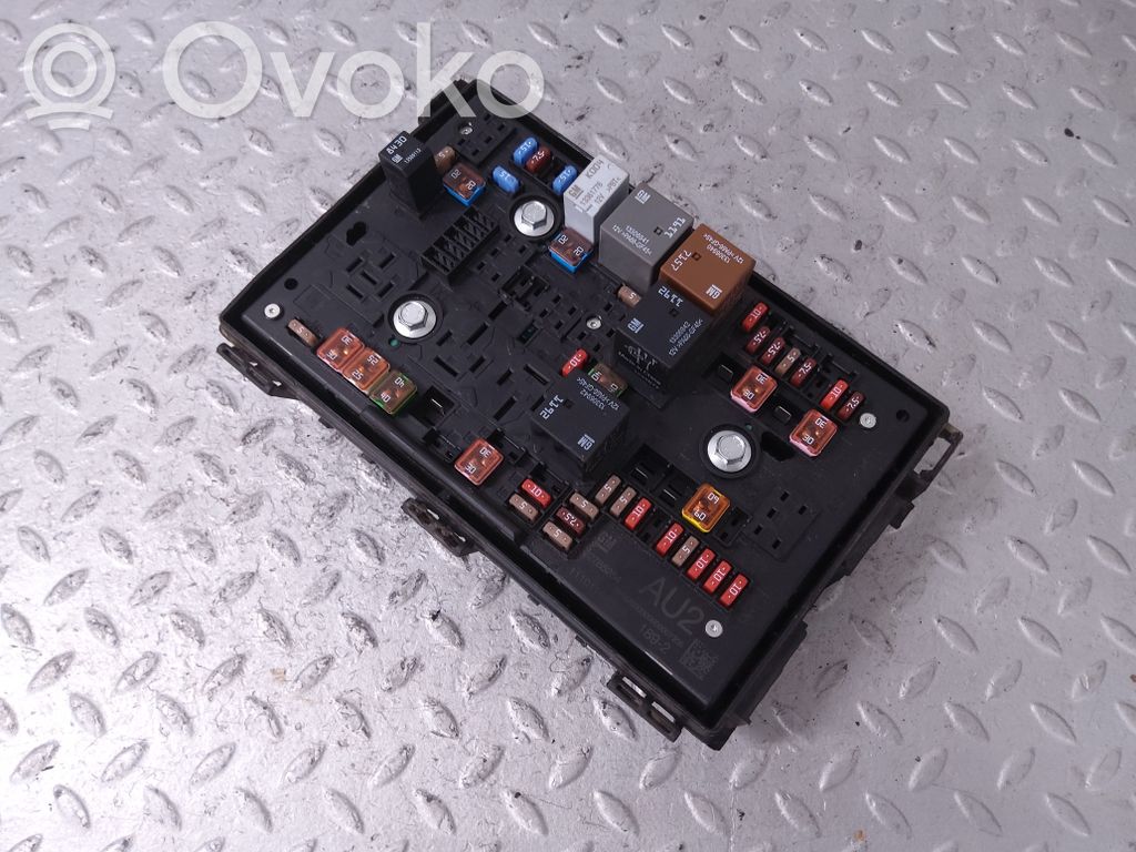Chevrolet Volt I Skrzynka bezpieczników / Komplet 