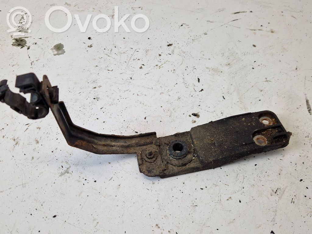 Radiator support slam panel bracket   13245893