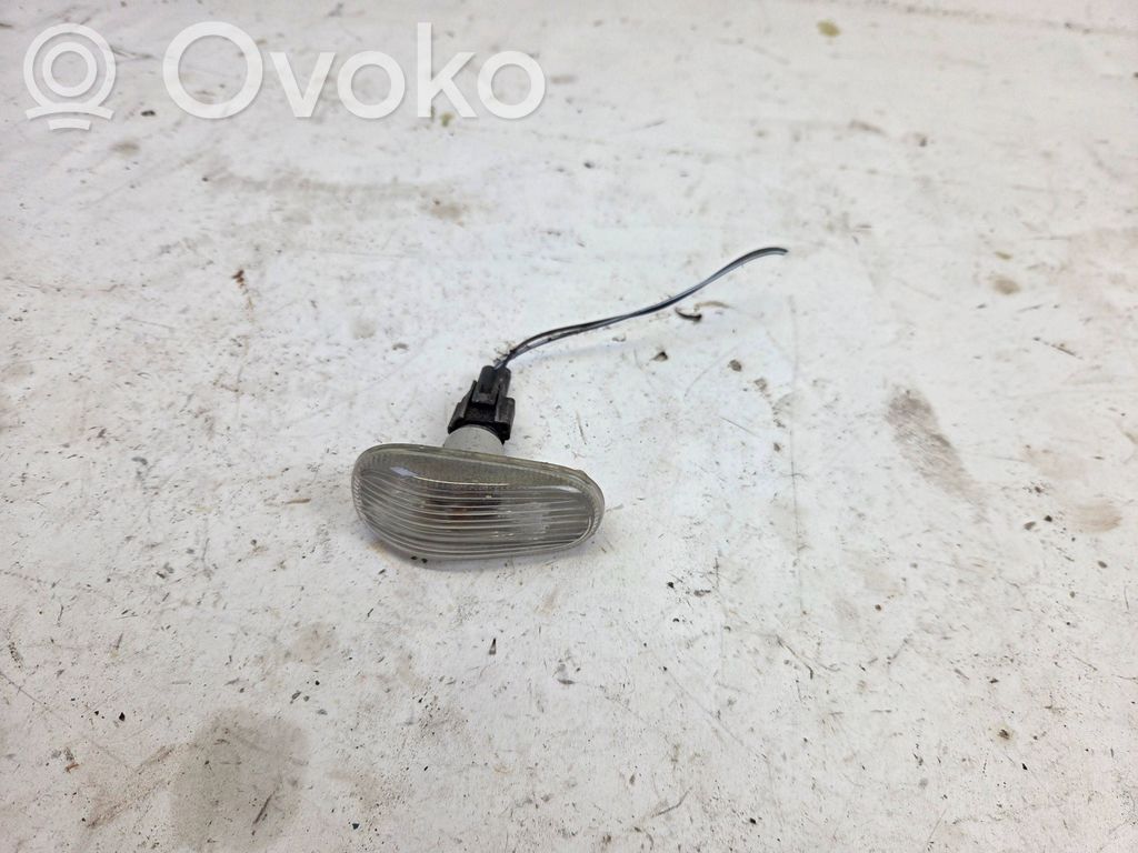 Saab 9-3 Ver2 Semnalizator bară față 