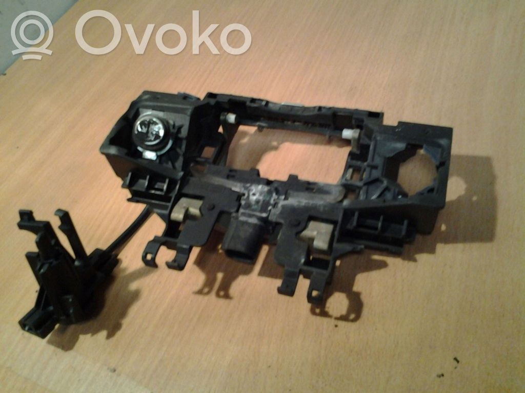 Audi A8 S8 D3 4E Etuoven lukko 