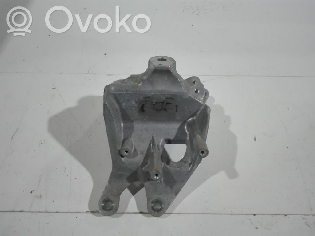 Audi Q7 4M Engine mounting bracket 