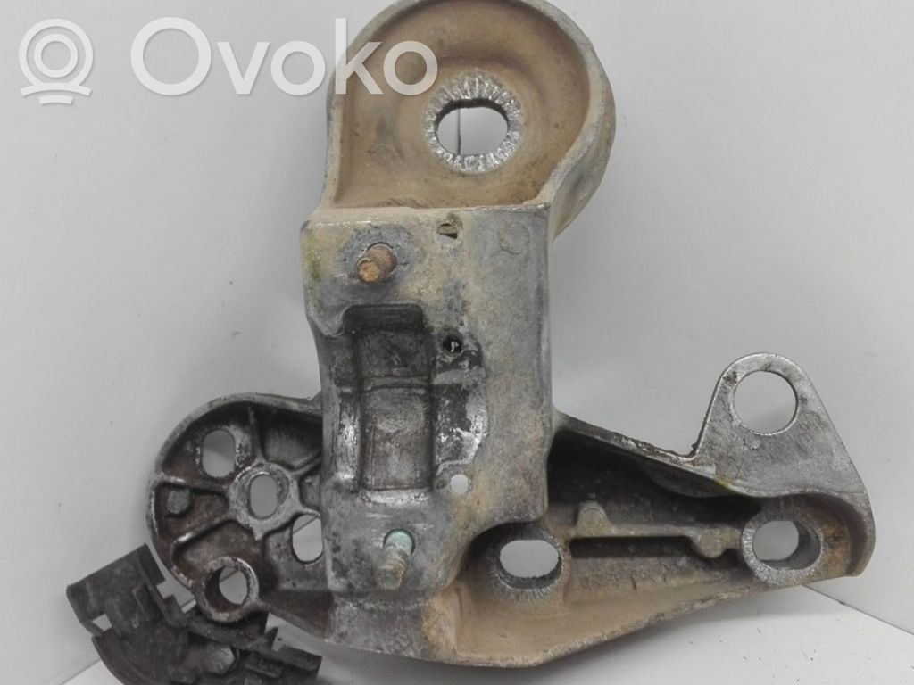 Audi A6 S6 C5 4B Engine mounting bracket 