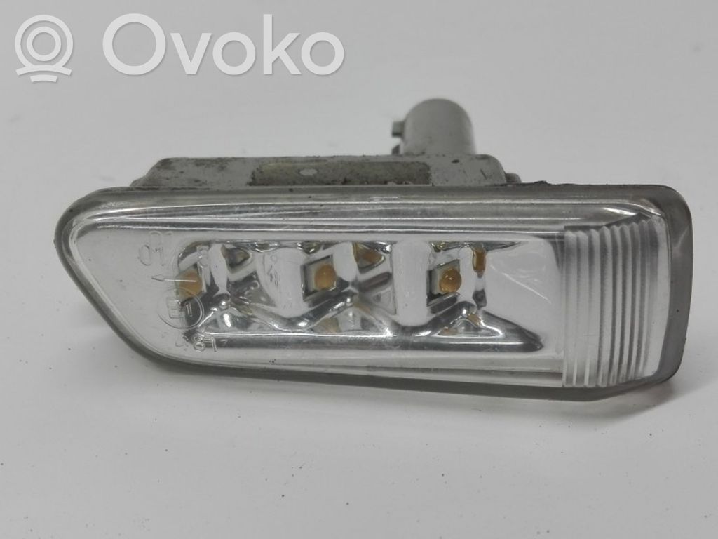 Audi A8 S8 D3 4E Front fender indicator light 