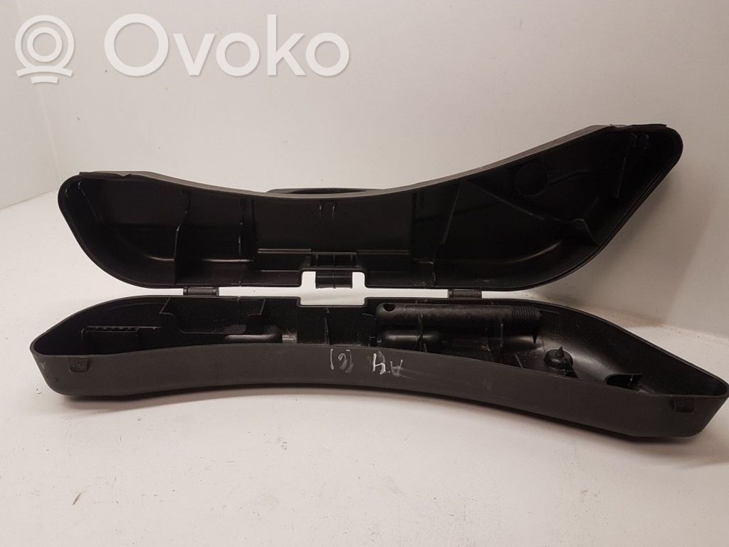 Audi A4 S4 B7 8E 8H Wheel nut wrench 