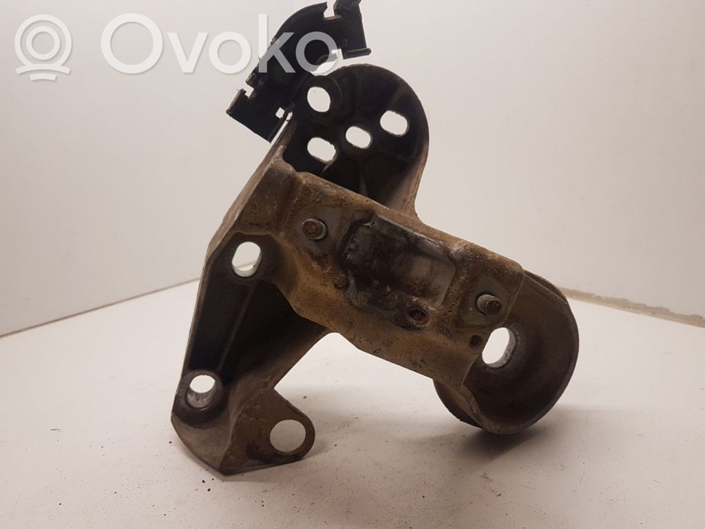 Audi A6 Allroad C5 Engine mounting bracket 