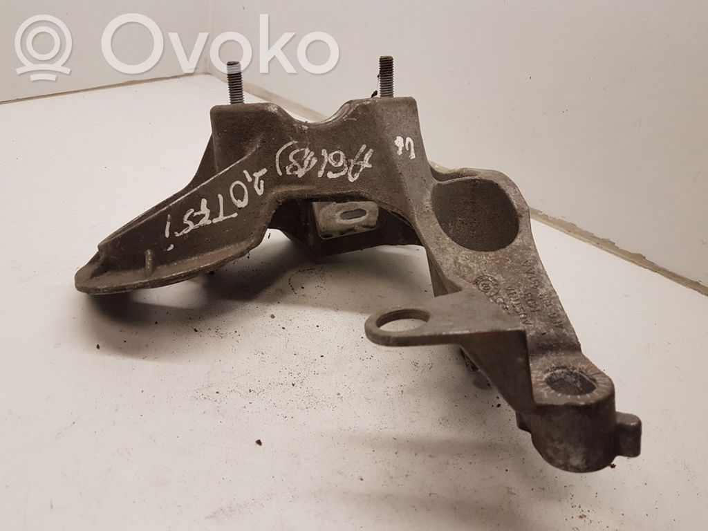 Audi A6 S6 C6 4F Engine mounting bracket 