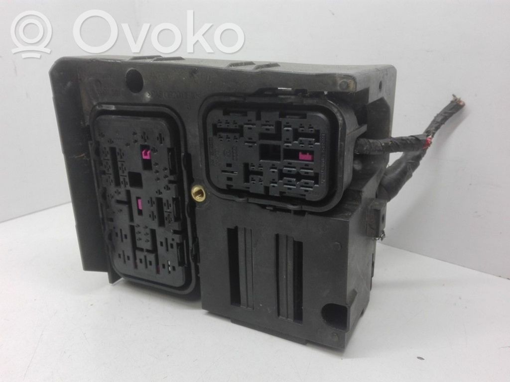 Volkswagen Golf V Módulo de fusible 
