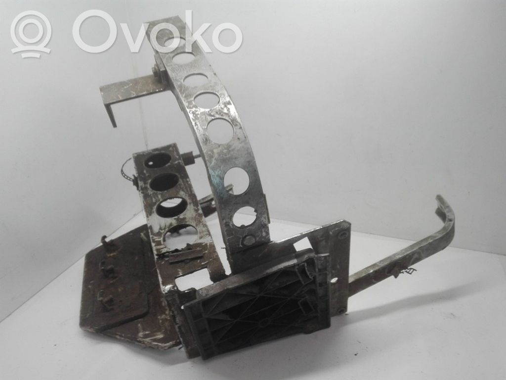 Audi A8 S8 D2 4D Front bumper mounting bracket 