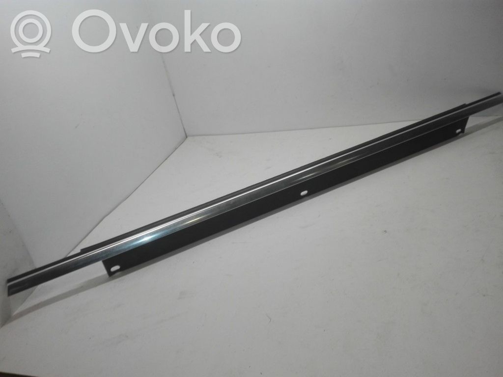 Audi Q7 4L Listwa / Uszczelka szyby drzwi tylnych 