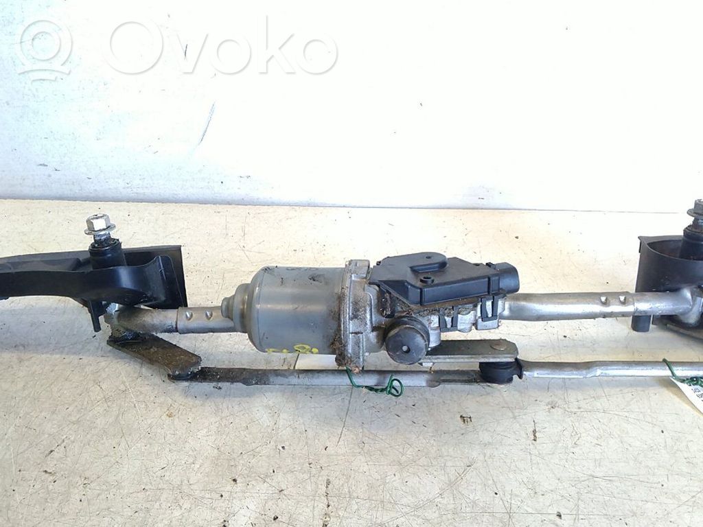 Front wiper linkage   GS1D67360