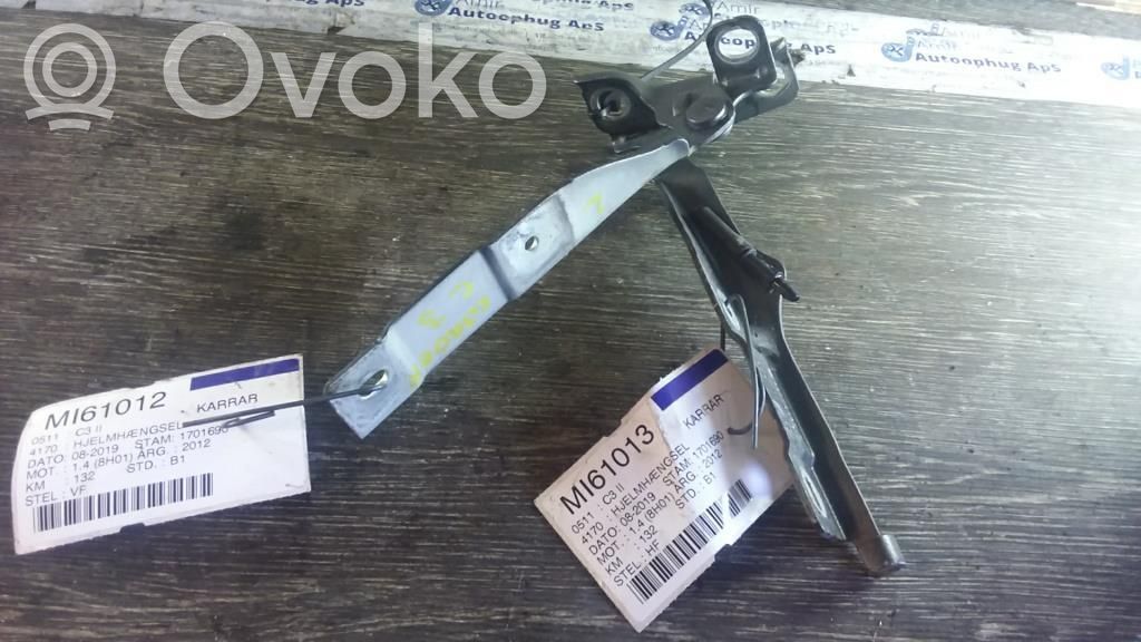 Engine bonnet/hood hinges