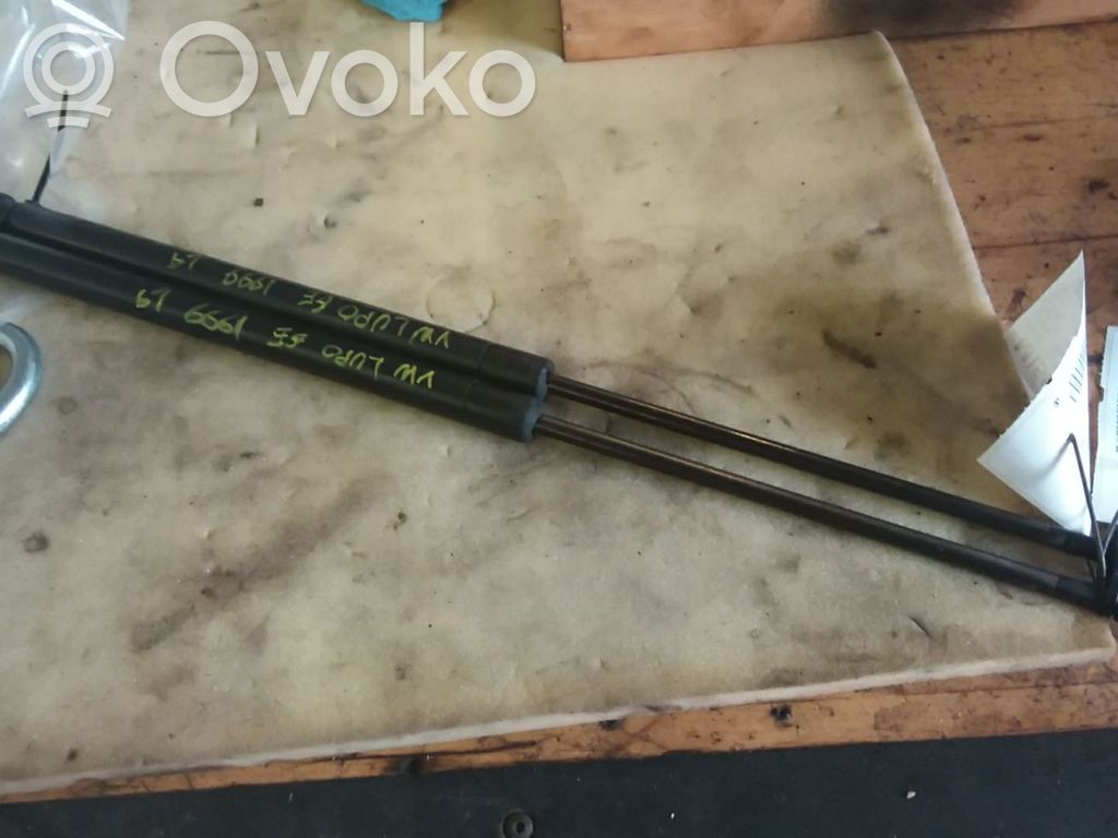Volkswagen Lupo Takaluukun tuen kaasujousi