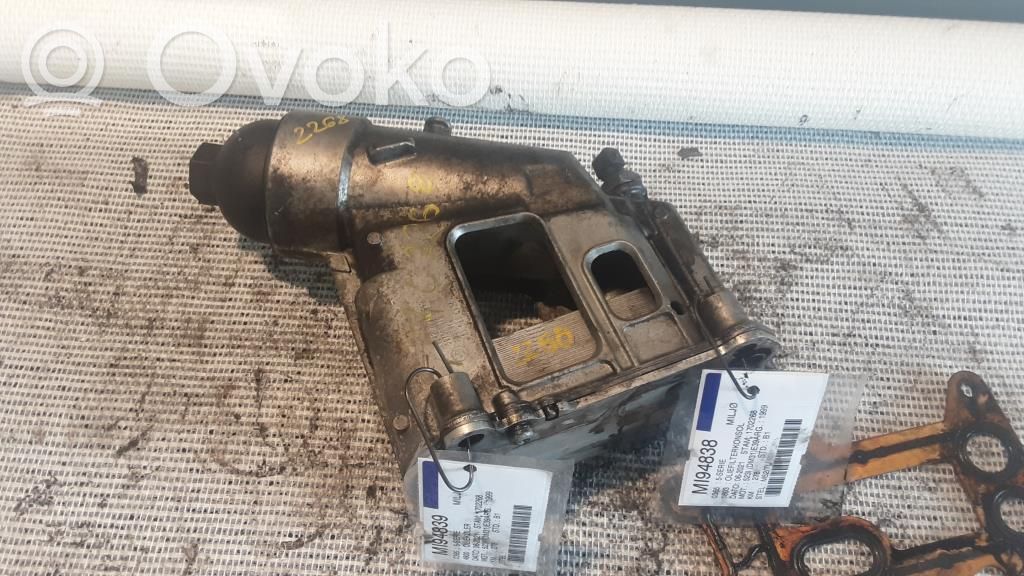 BMW 5 E39 Öljynsuodattimen kannake 