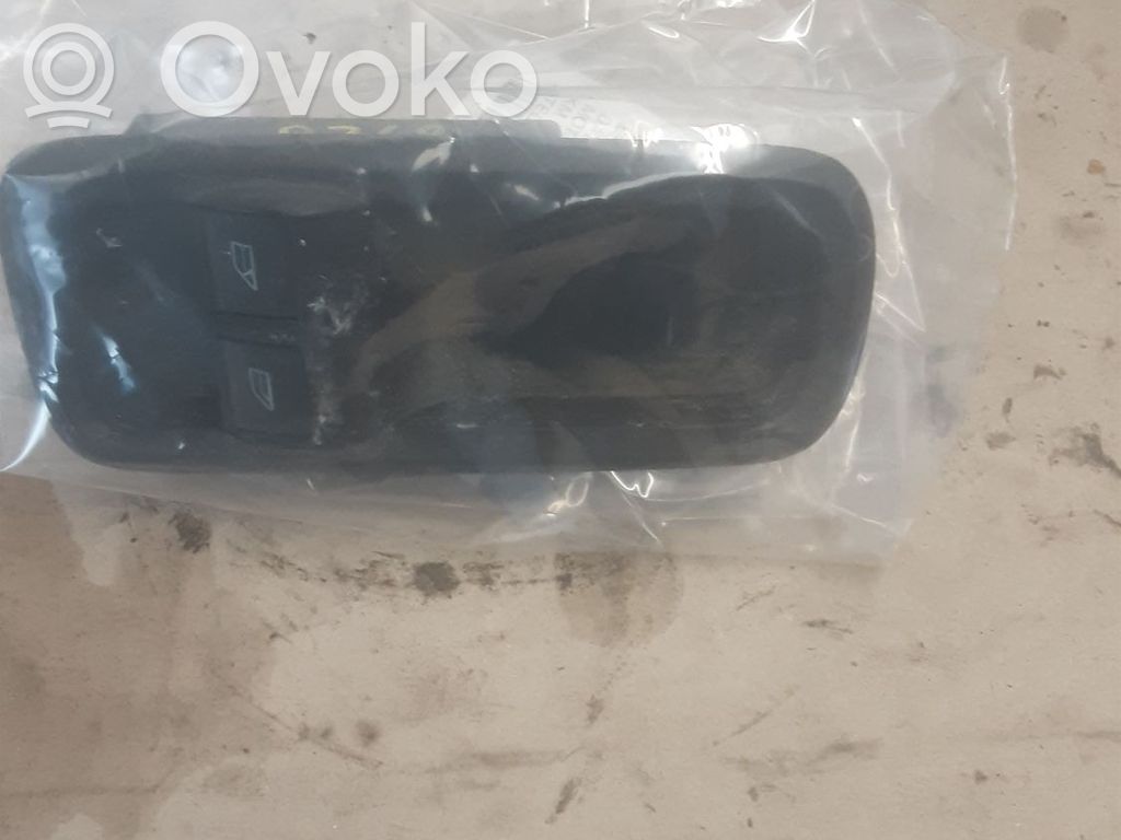 Interruptor del elevalunas eléctrico   8A6T14A132AC