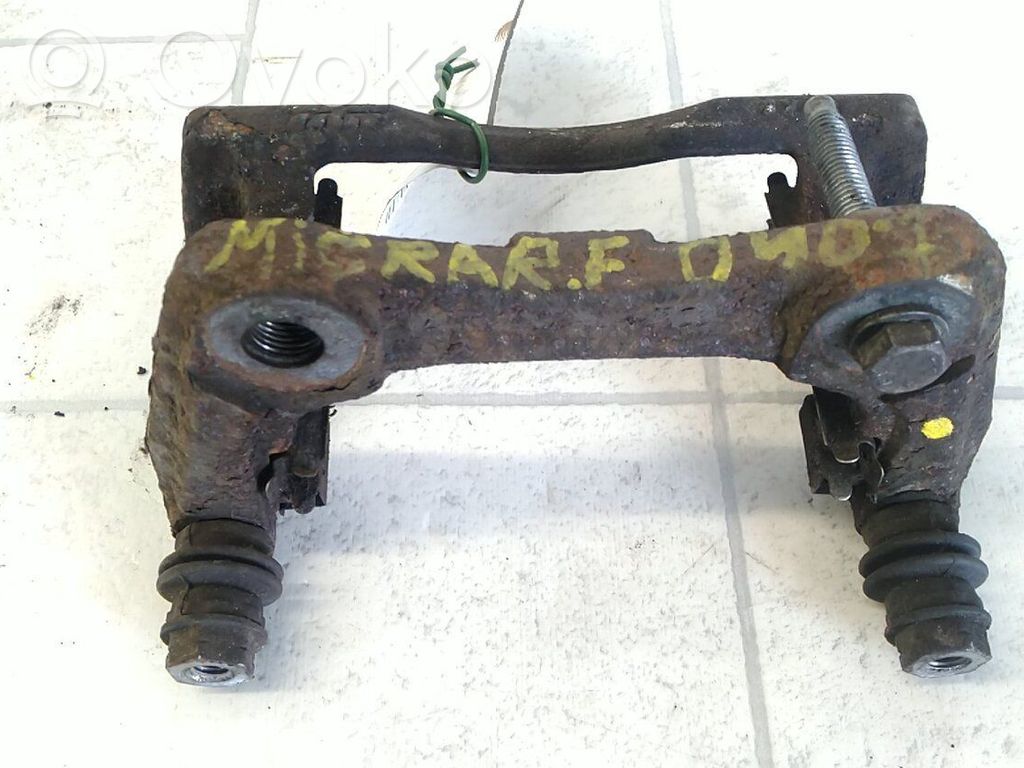 Plaquette / support d'étrier avant