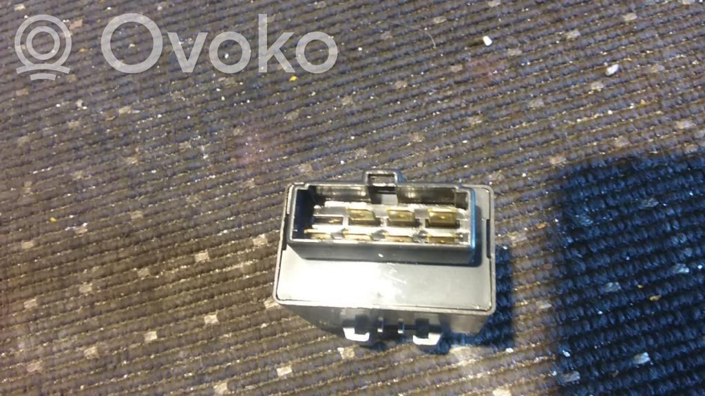 KIA Rio Oven keskuslukituksen ohjausyksikön moduuli 