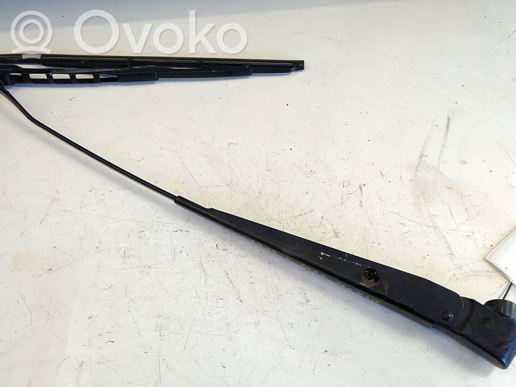 Brazo del limpiaparabrisas delantero   1670546