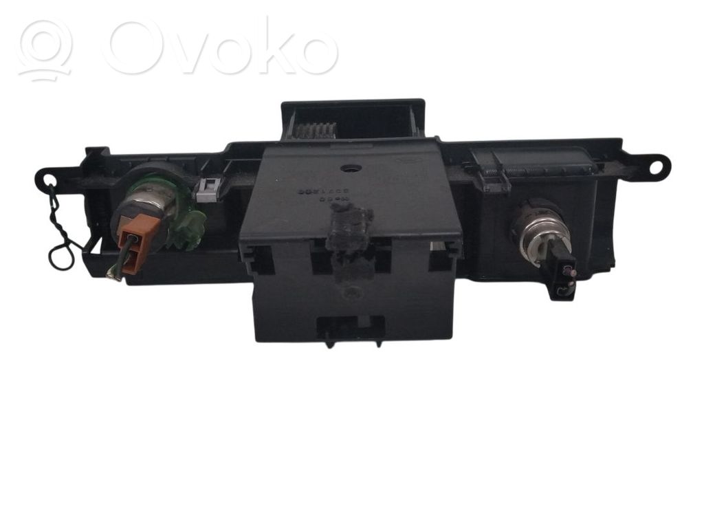 Land Rover Discovery 3 - LR3 Buton deschidere portbagaj