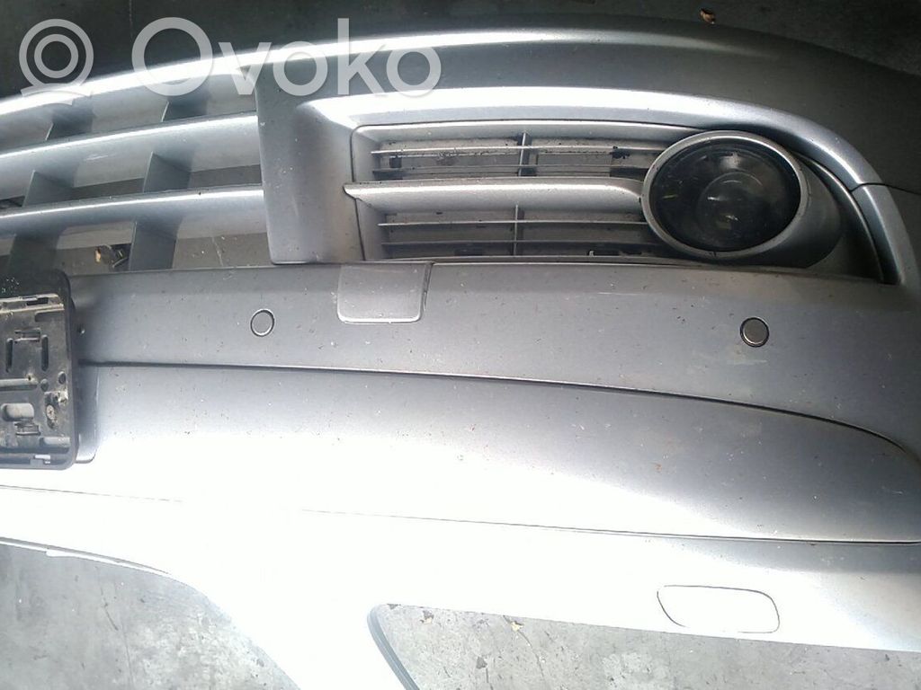 Volkswagen Touran I Parachoques delantero 