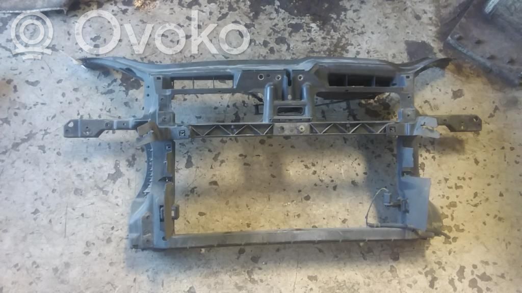 Volkswagen Jetta V Pas przedni 
