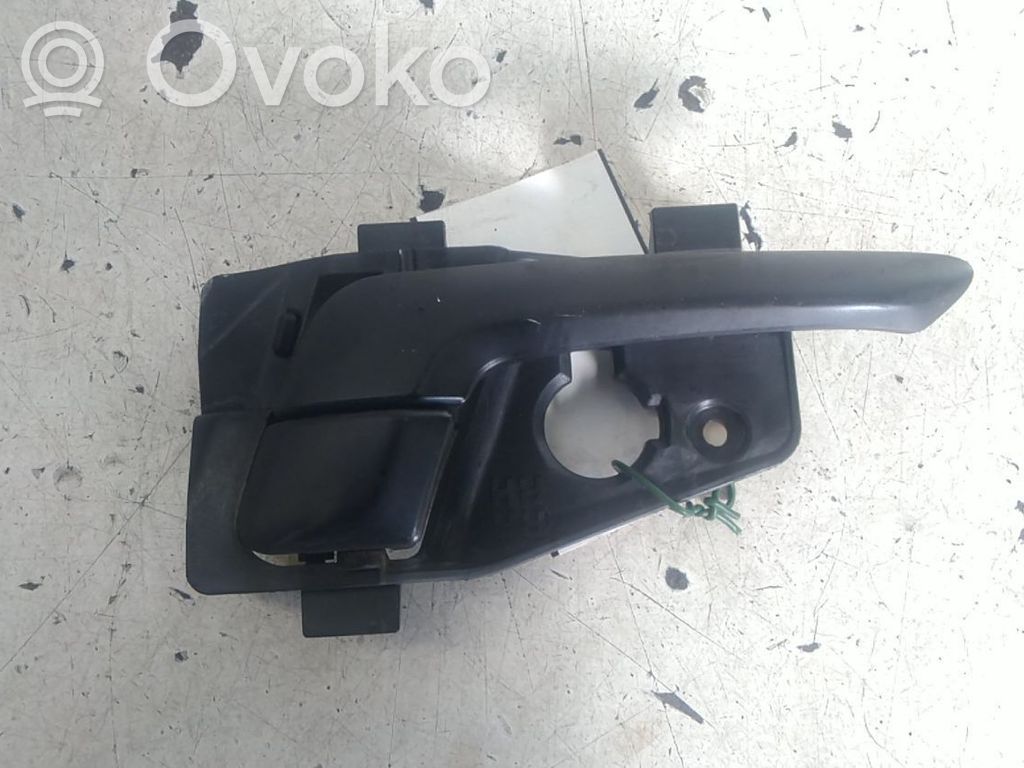 Manecilla interna puerta delantera   836201Y000EQ