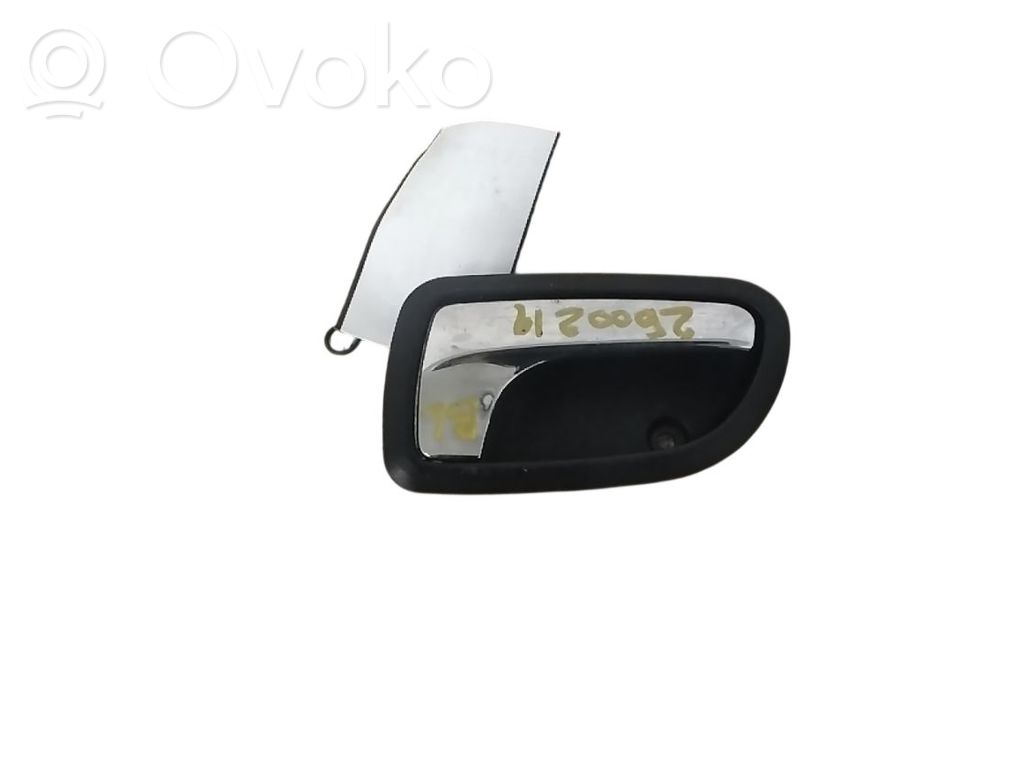 Manecilla interna puerta delantera   8261007000NL