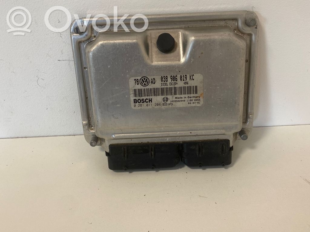 Volkswagen PASSAT B5.5 Engine control unit/module 