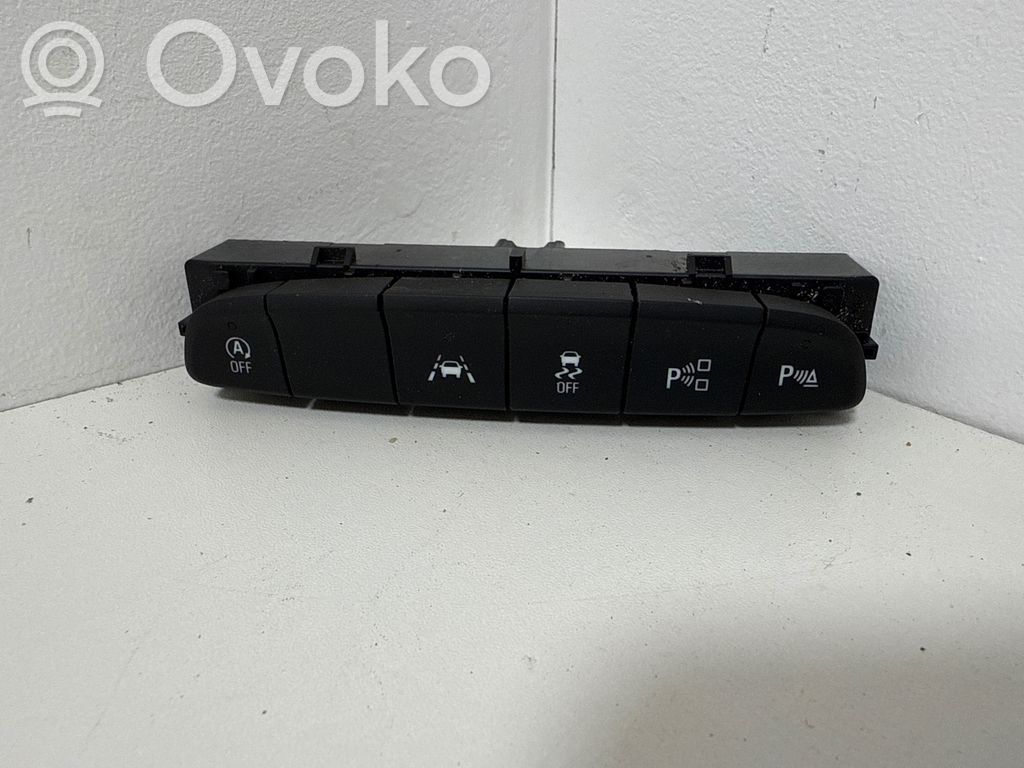 Opel Astra K A set of switches 