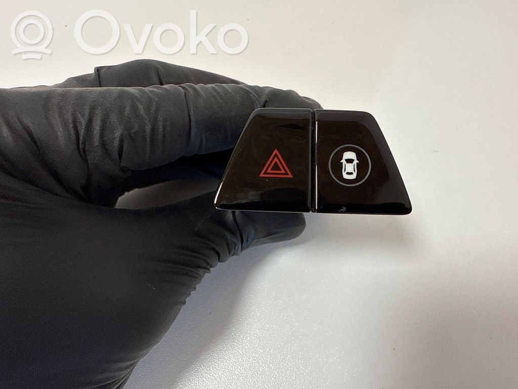 BMW 5 G30 G31 G38 Przycisk świateł awaryjnych 