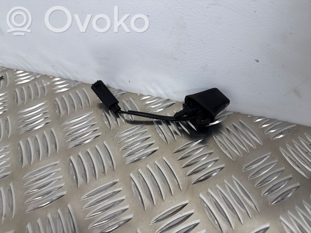 BMW 3 E90 E91 Windshield washer spray nozzle 