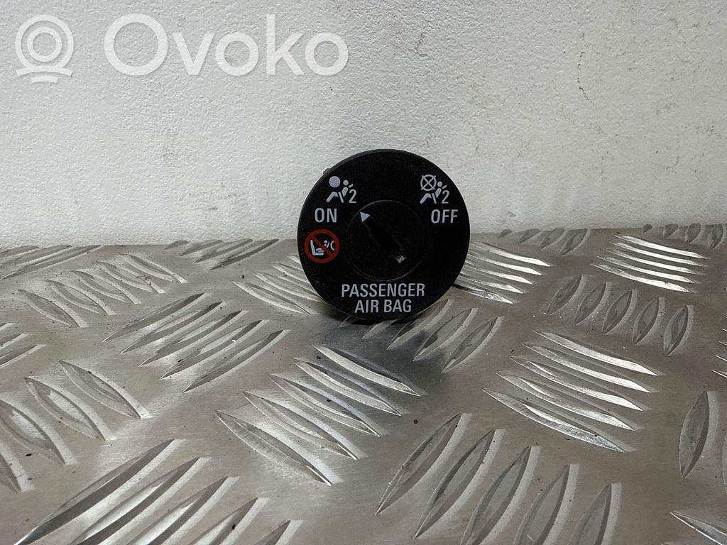Opel Astra K Passenger airbag on/off switch 
