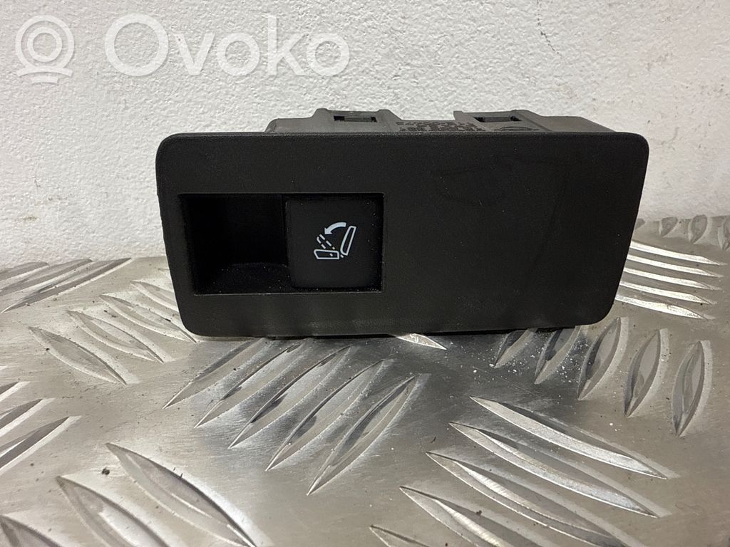 Opel Astra K Seat control switch 