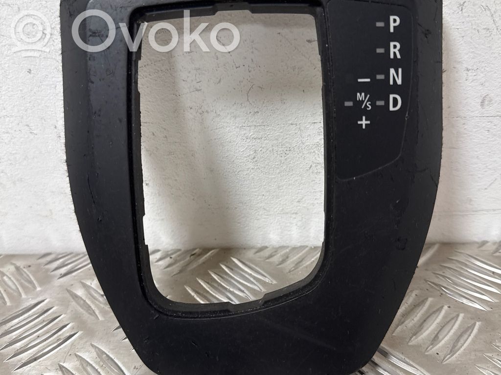 BMW 5 E60 E61 Pavarų perjungimo svirties apdaila (plastikinė) 