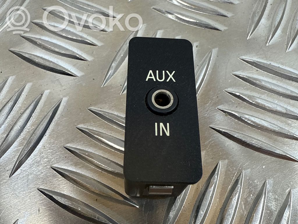 BMW 1 E81 E87 AUX in-socket connector 