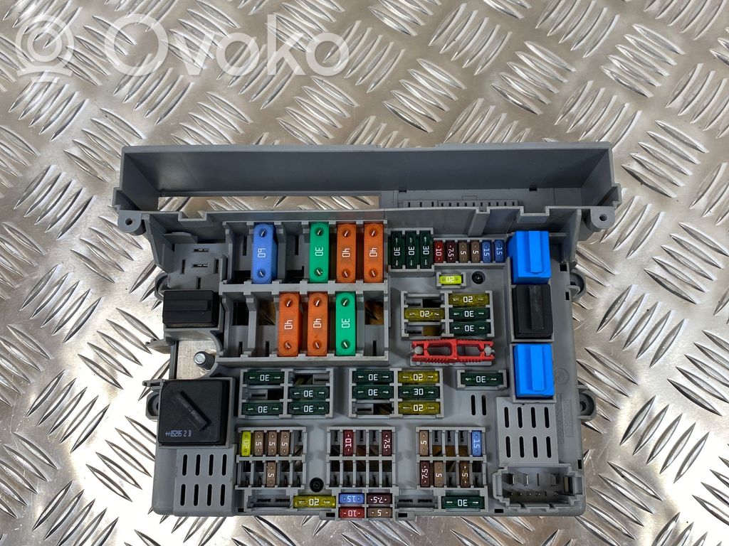 BMW 1 E81 E87 Fuse module 