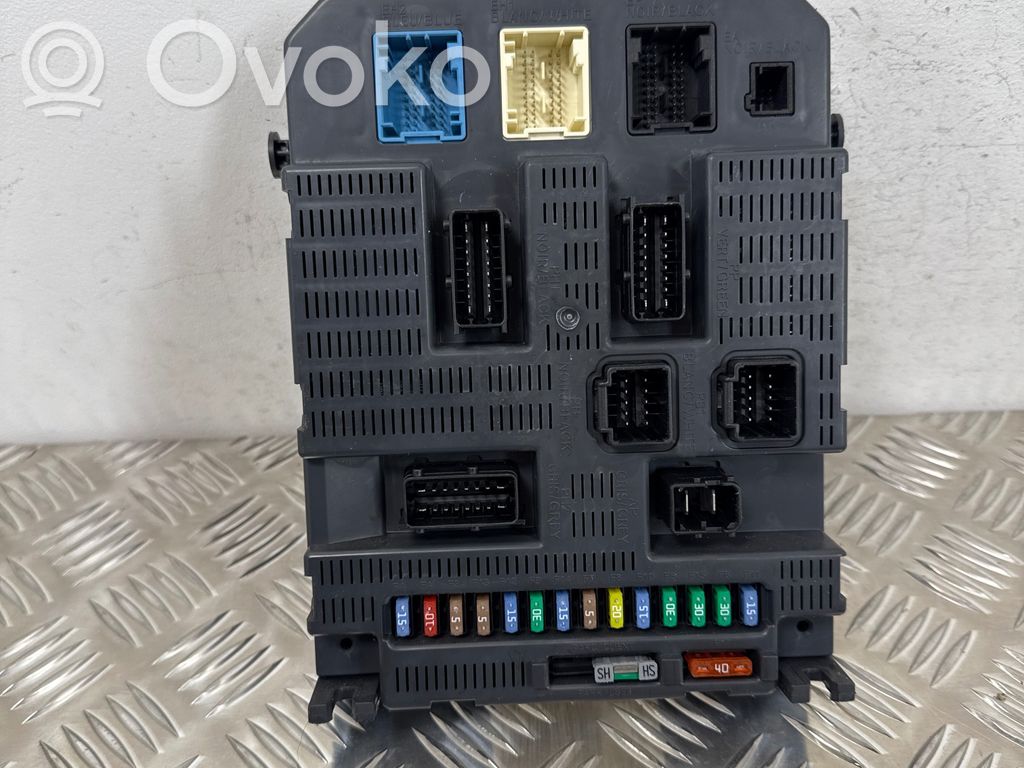 Peugeot 308 Fuse module 