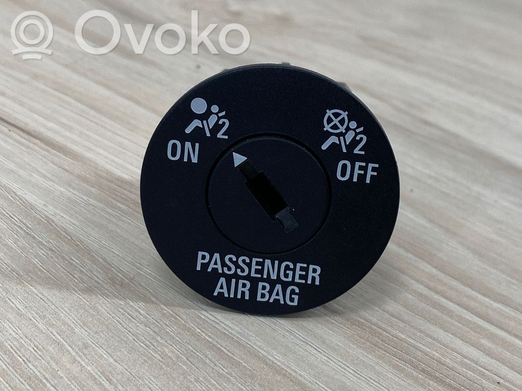 Opel Meriva B Passenger airbag on/off switch 