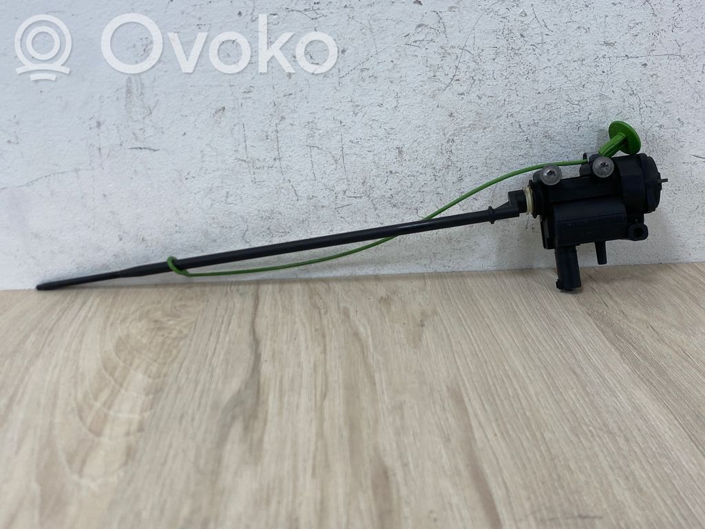 BMW X5 E70 Fuel tank cap lock 