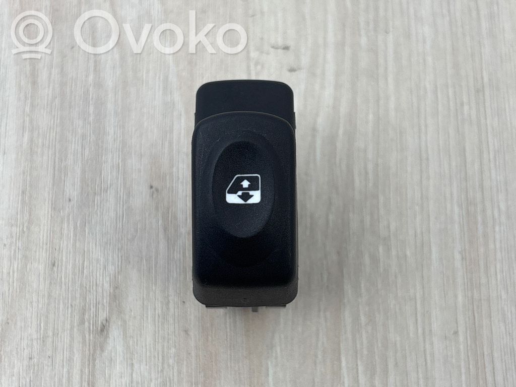Dacia Duster Electric window control switch 