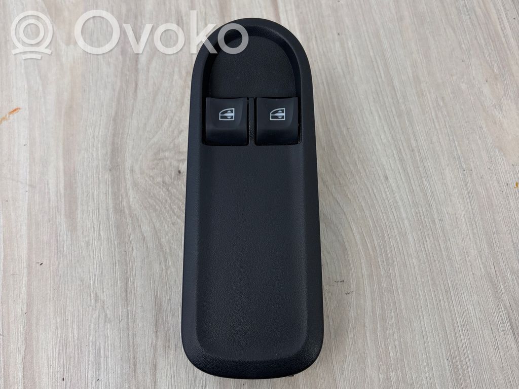 Dacia Duster Electric window control switch 