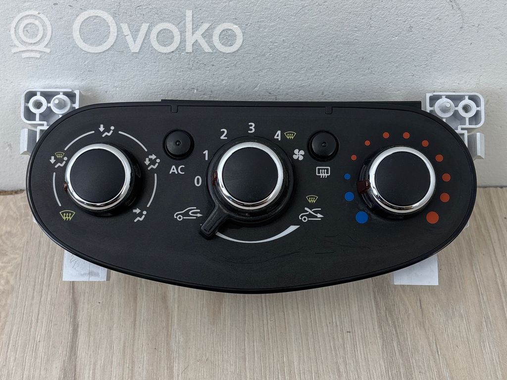 Dacia Duster Climate control unit 
